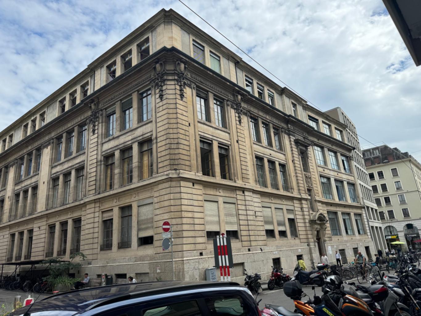 Rue ROUSSEAU 8