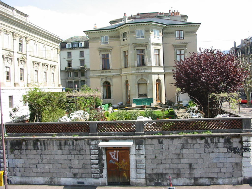 Cours des Bastions 1