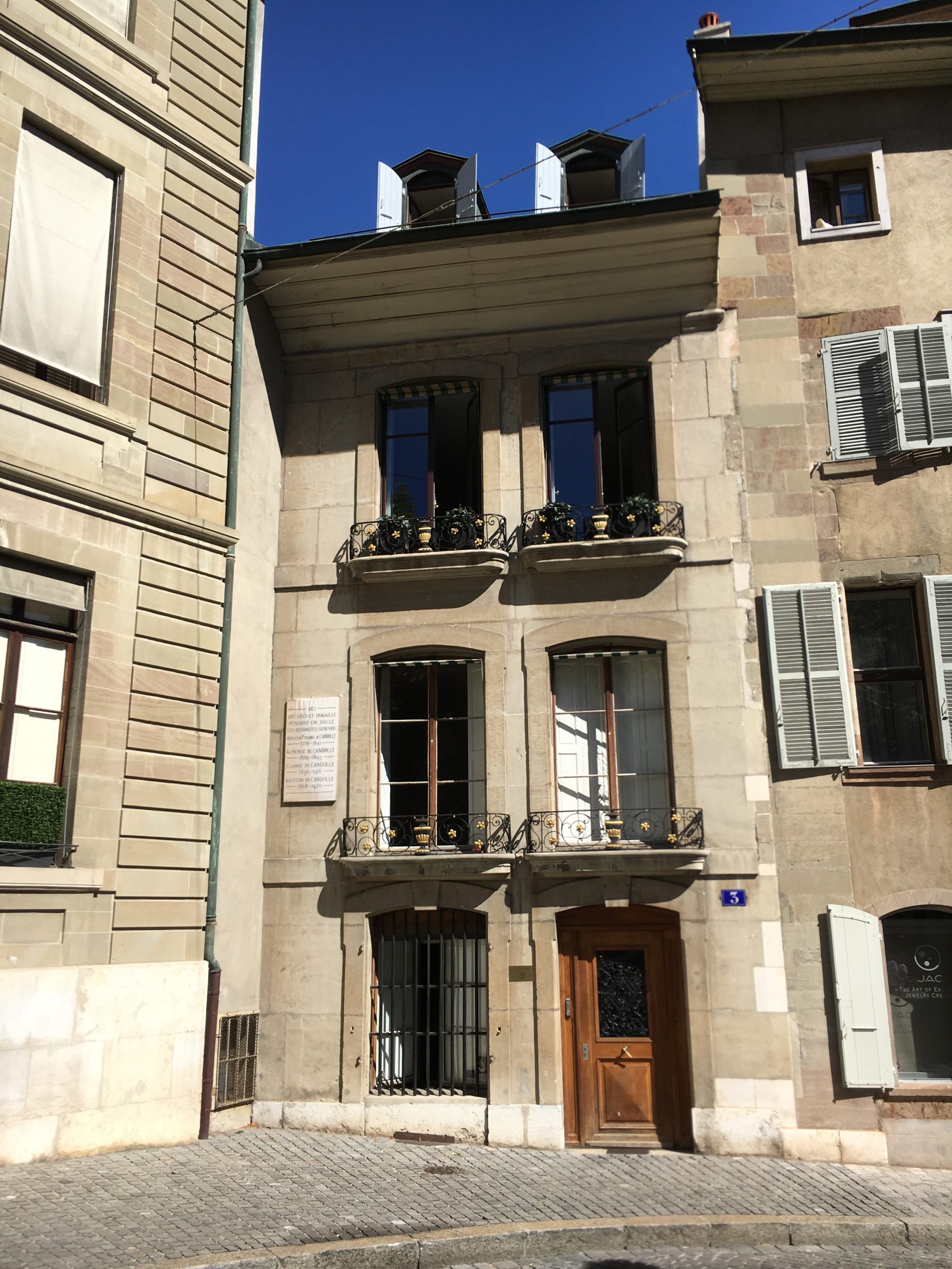 Cour de Saint-Pierre 3