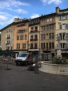 Place du Bourg de Four 2016-06-29_07-39-23
